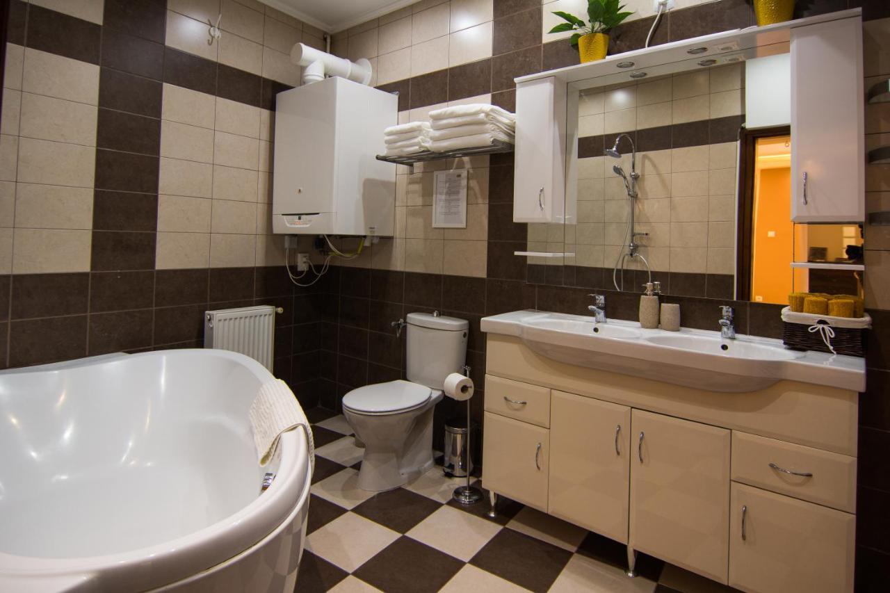 Cork Apartman Еґер Екстер'єр фото