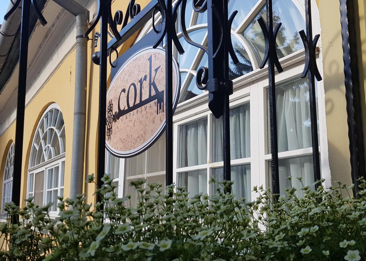 Cork Apartman Еґер Екстер'єр фото