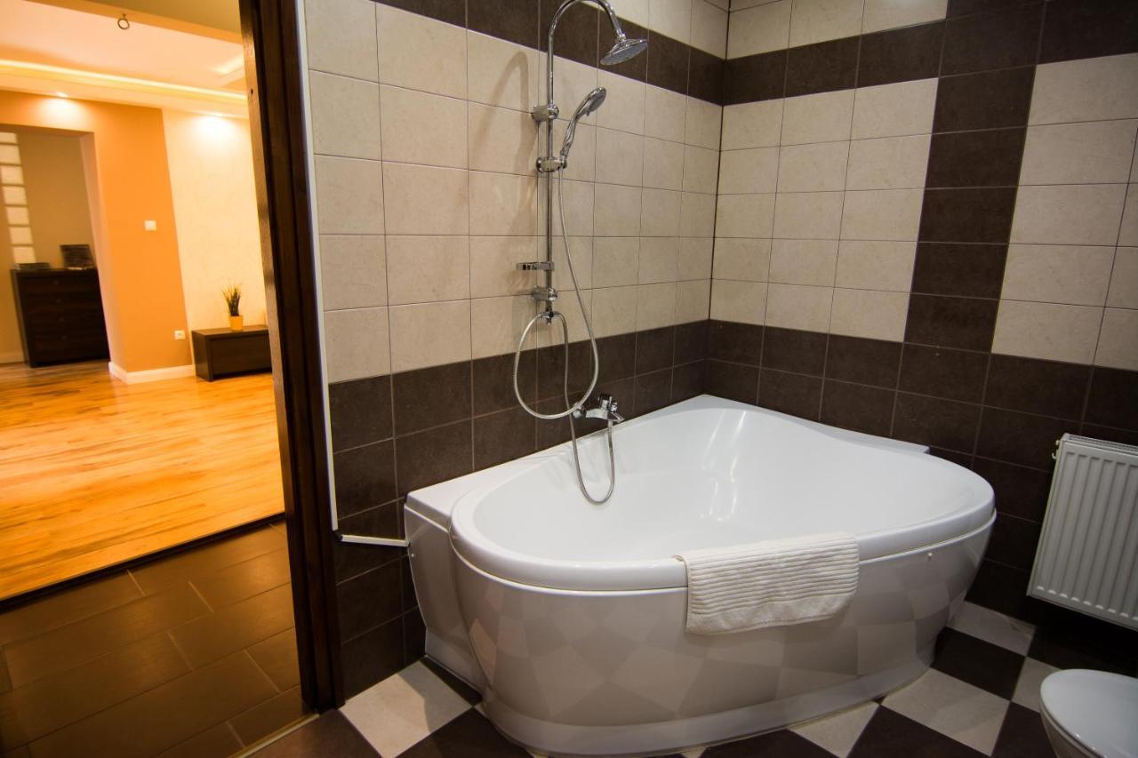 Cork Apartman Еґер Екстер'єр фото