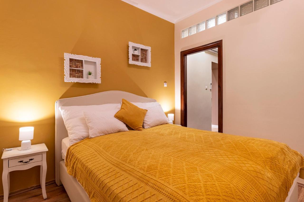 Cork Apartman Еґер Екстер'єр фото